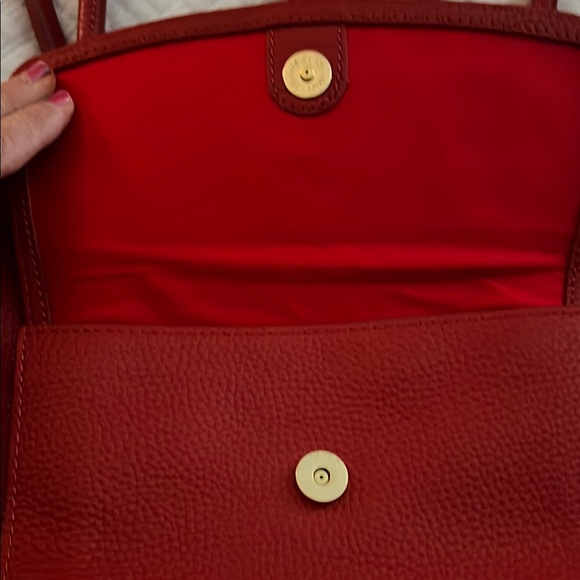 Elegant Red Leather Tote Bag - Picture 5 of 10